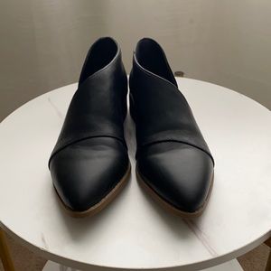 Universal Thread Black cut out bootie